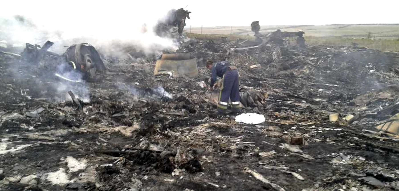 Toţi cei 298 de oameni aflaţi la bordul avionului doborât în Ucraina au murit