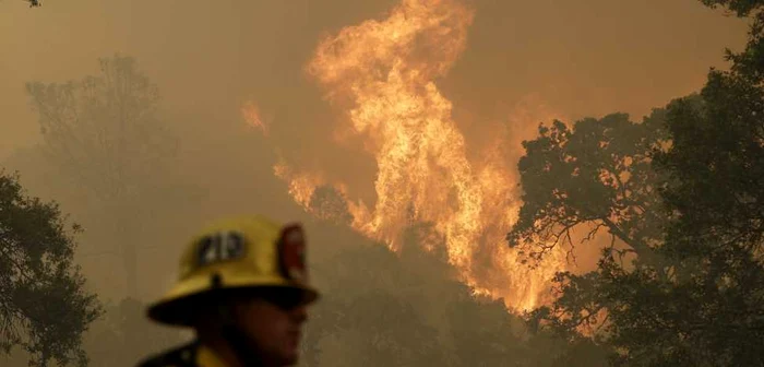 Stare de urgenţă în California din cauza incendiilor de vegetaţie FOTO AP