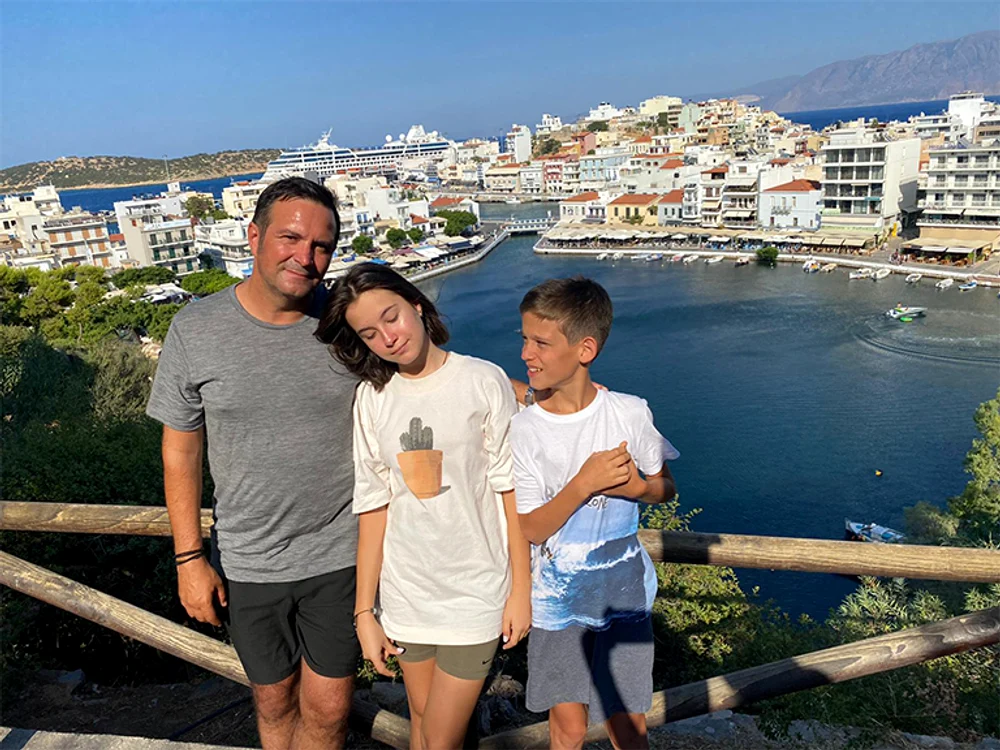 Familia lui Daniel vine de 12 ani în Creta