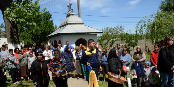 Hora de pomana Garcov sat Ursa 3 mai 2021 foto Valeru Ciurea jpg