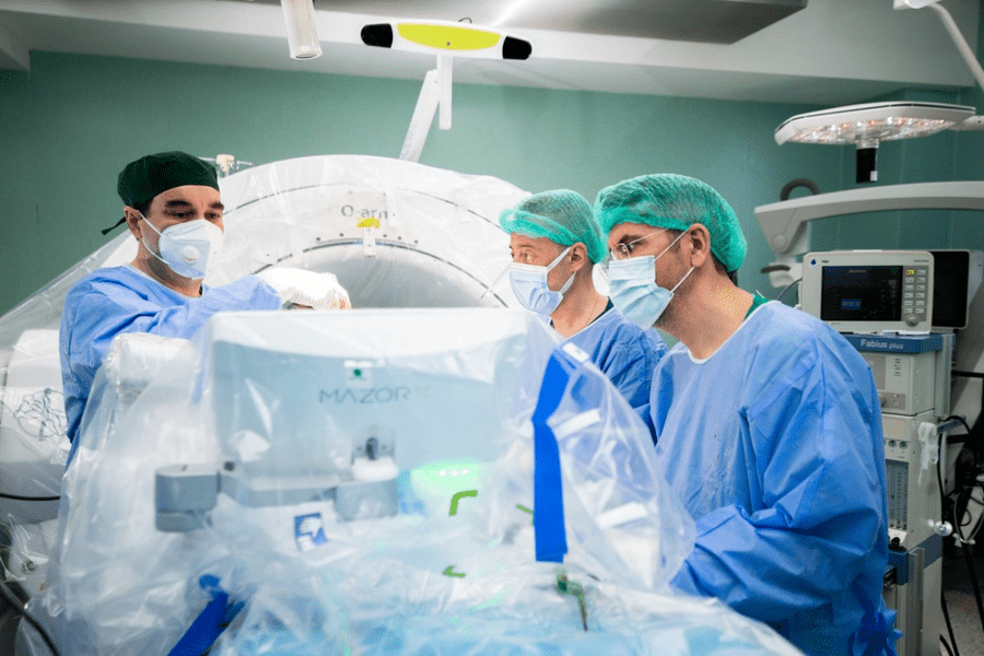 Operație pe creier cu pacientul treaz, la Iași. Psihologul nu a lipsit din sala de operație
