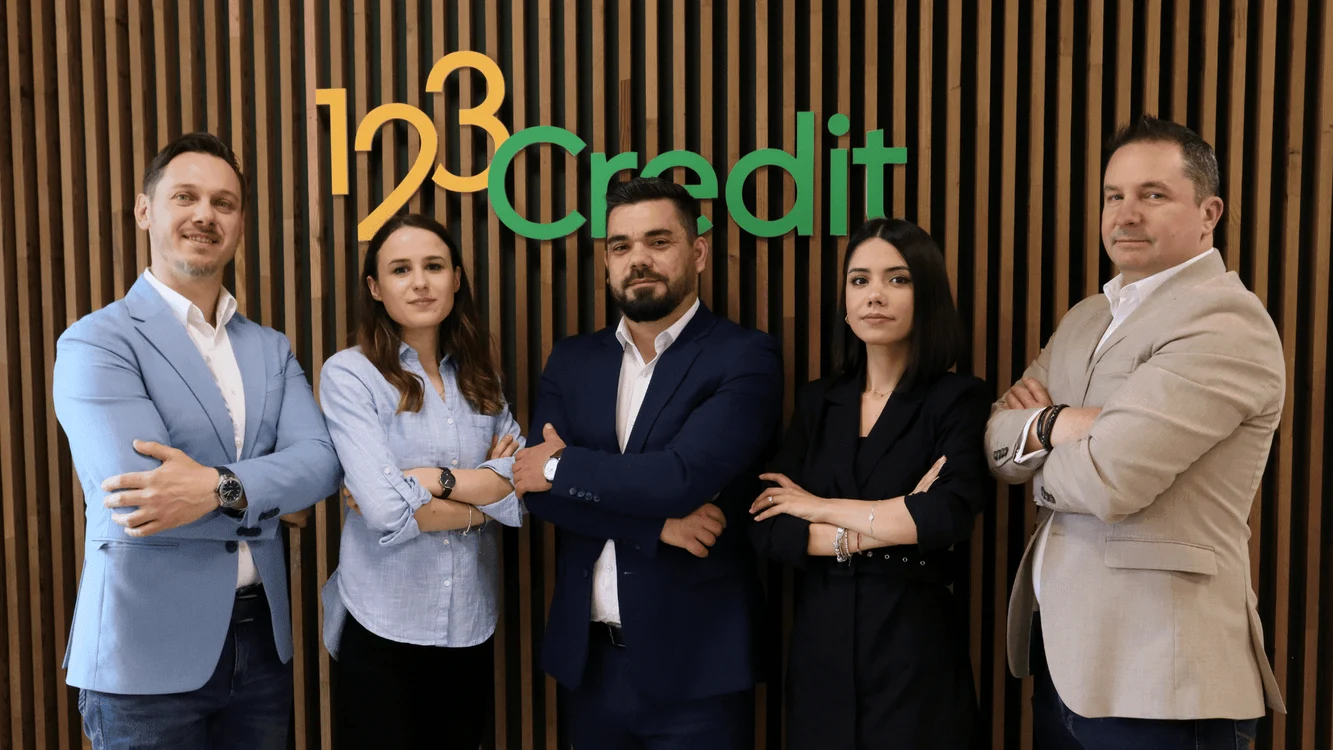 123Credit Team (2) min (1) png