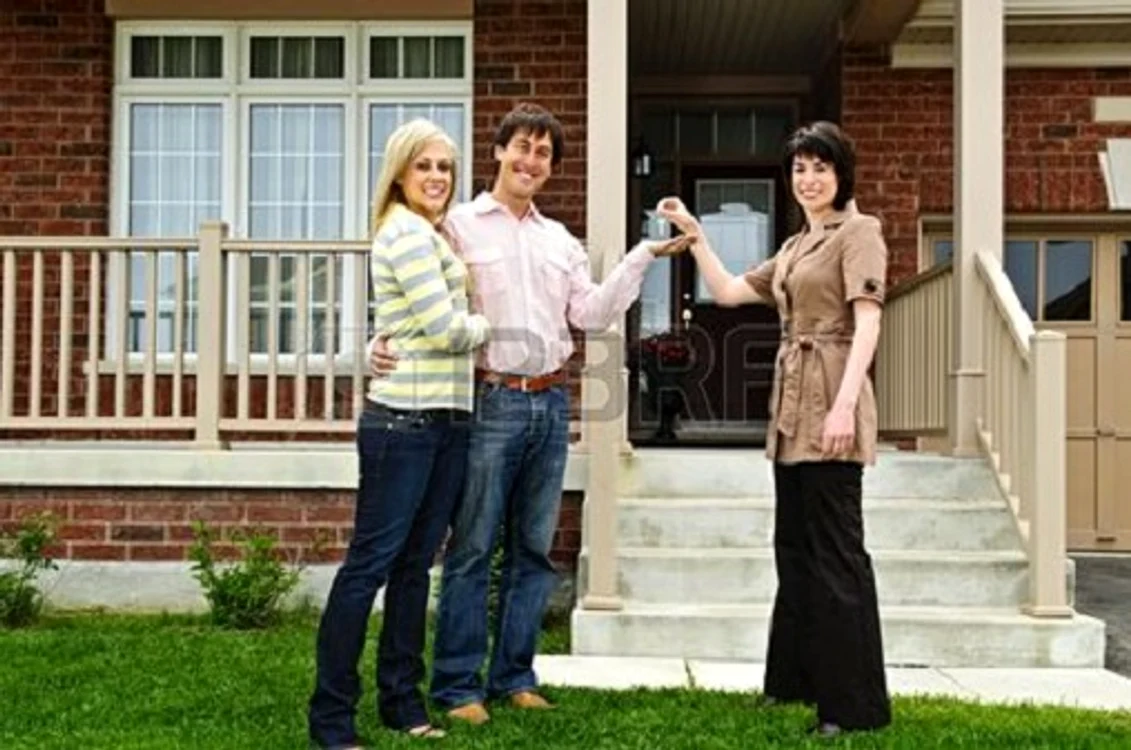 5395793 happy couple getting keys to new house from real estate agent 0 jpeg