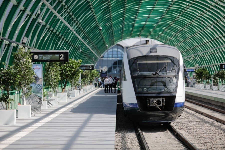 Tren CFR, blocat la plecarea spre Aeroportul Otopeni. Pasagerii, în pericol de a-și pierde zborurile