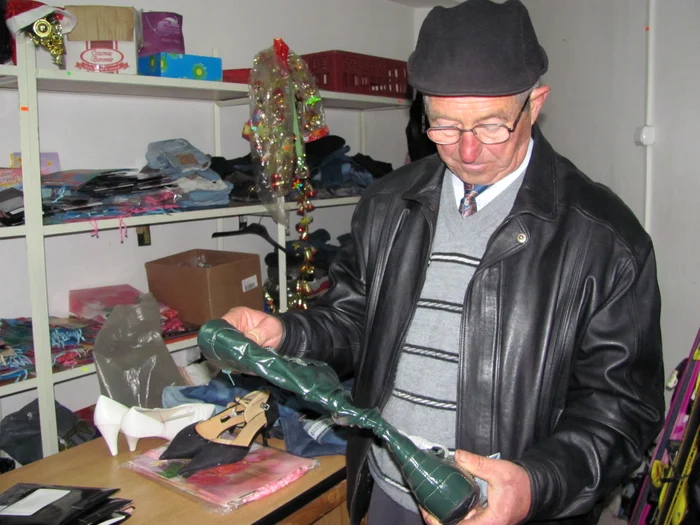 Cizmele îmblănite costă 14 lei