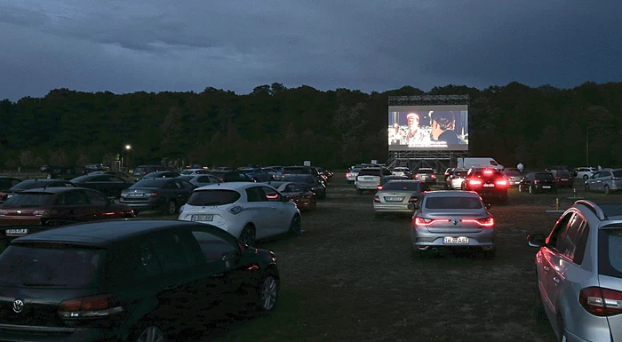 Spectatorii la cinema-ul drive-in au primit și popcorn