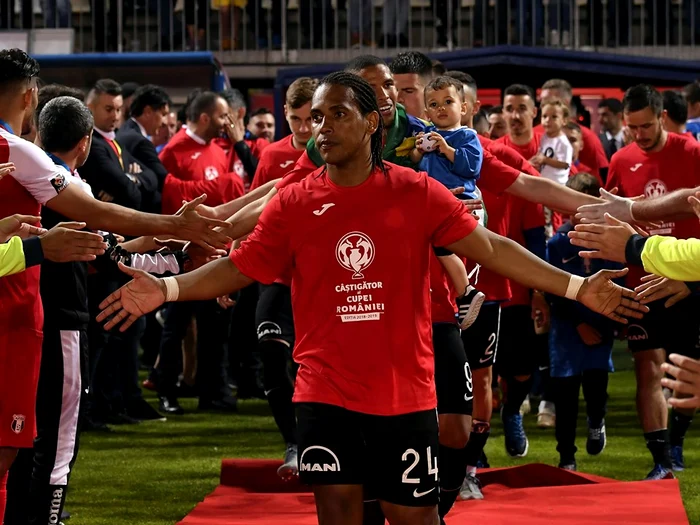 
    Eric de Oliveira, la primul trofeu din carieră  