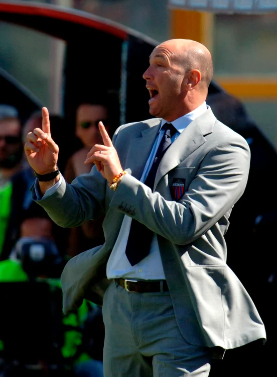 Zenga a fost dat afară de la Palermo pe 23 Noiembrie