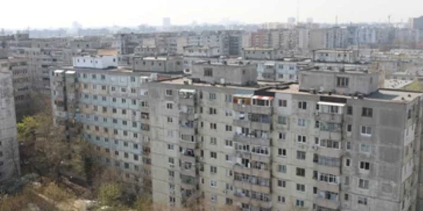O locuinţă veche cu două camere costă 125 de salarii medii