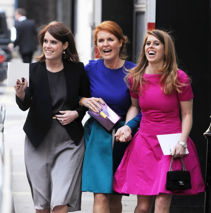 Sarah Ferguson si fiicele sale, Printesa Eugenie si Printesa Breatice   Instagram jpg