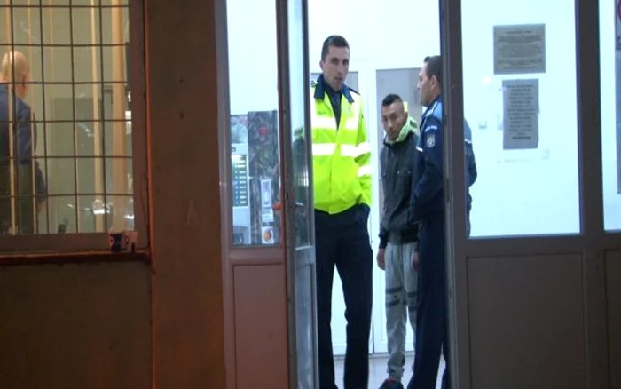 Violatorii au fost duși aseară la audieri (fotografii:adevarul.ro)