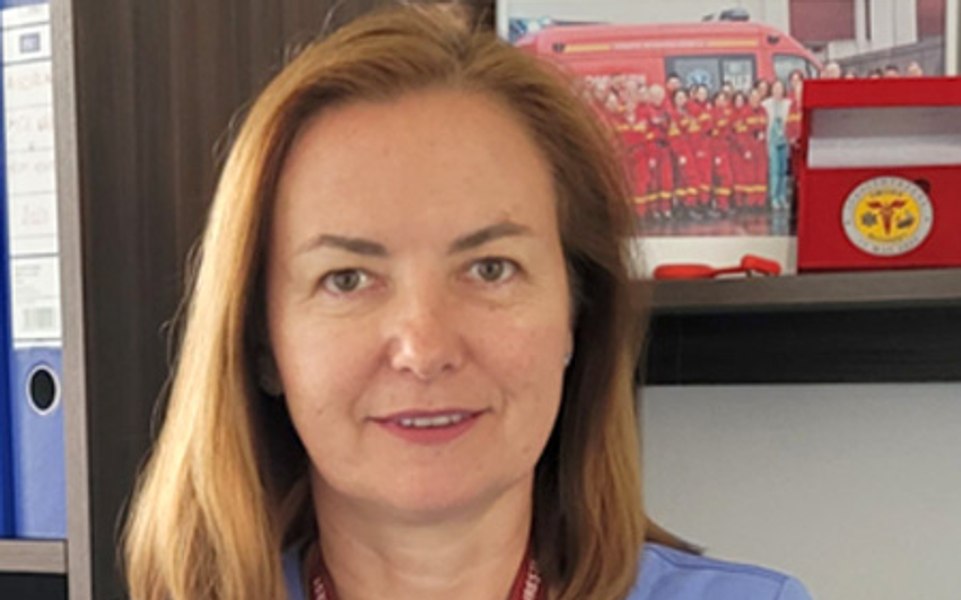 Povestea Silviei Nica, șefa celei mai mari Unități de Primiri de Urgență din România:  cum îmbină medicina cu pasiunea pentru vioară
