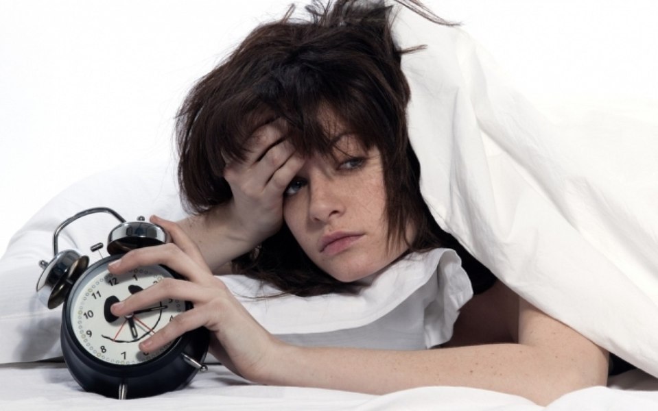Obiceiul zilnic care creşte cu aproape 60% riscul de insomnie