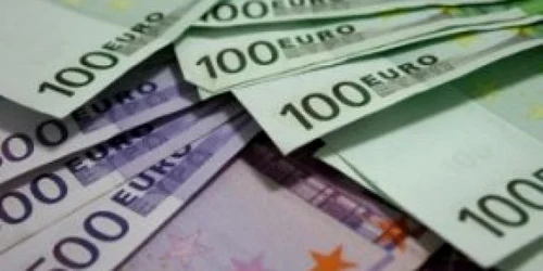 Leul a atins minimul ultimelor 6 luni şi jumătate faţă de euro