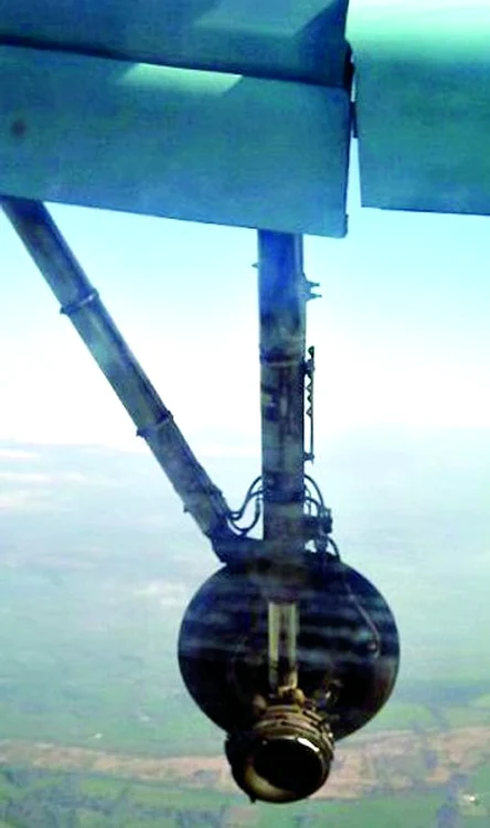 Una din roţile avionului Bombardier Q400 a căzut în plin zbor