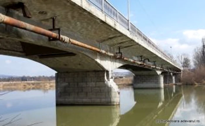 Podul peste Strei a fost construit în anii '60. FOTO: Daniel Guţă. ADEVĂRUL.