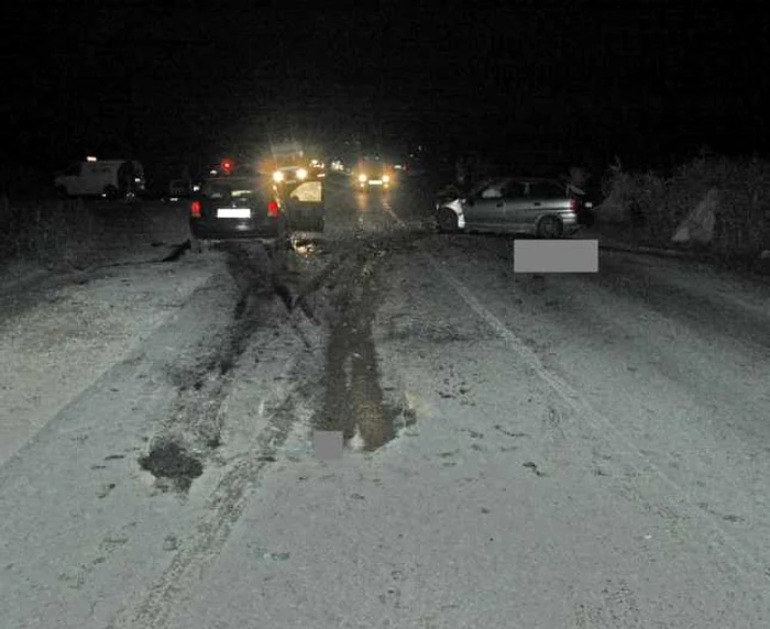 Şoferul rănit în accidentul rutier în care au murit cei doi poliţişti este angajat al STS. Acesta are 33 de ani şi a fost transportat la un spital din Bucureşti pentru a primi îngrijiri medicale. Potrivit Poliţiei