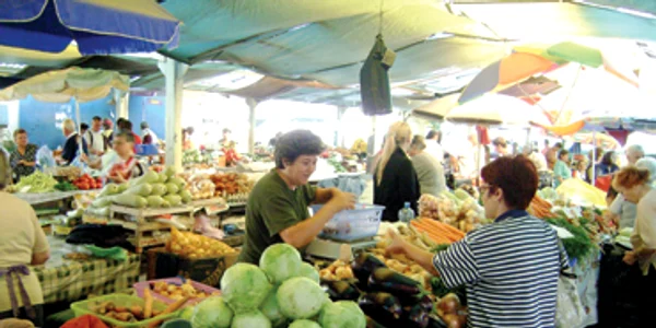 Arad: Gospodinele au început goana după zarzavaturi