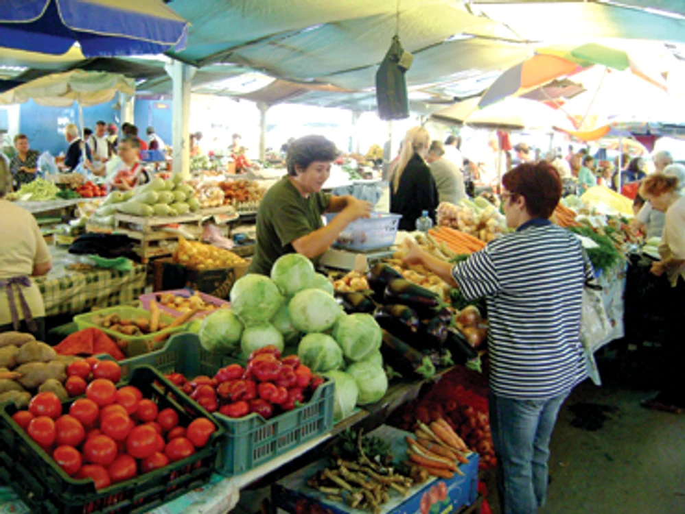 Din 2013, şi precupeţii care vând zarzavat în piaţă sunt obligaţi să plătească impozitul pe venitul agricol