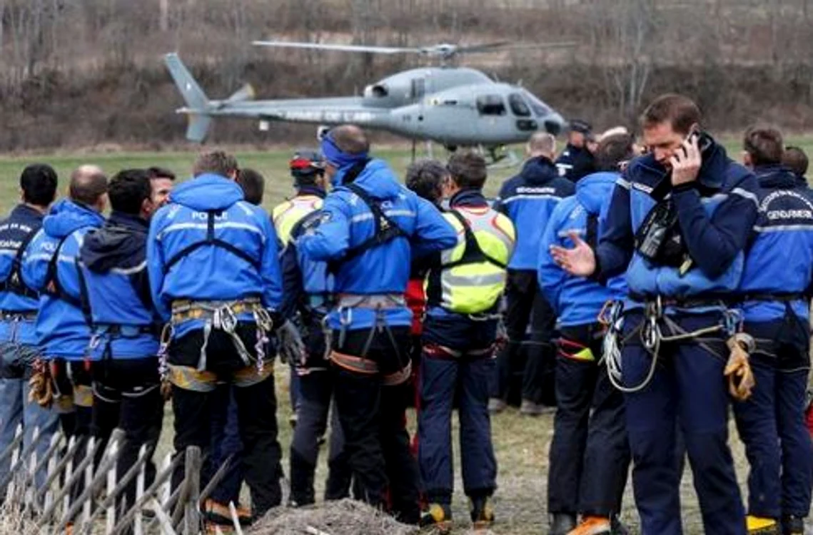 Echipele de intervenţie au plecat spre locul accidentului