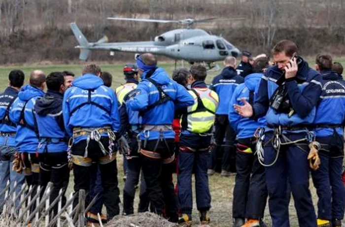 Echipele de intervenţie au plecat spre locul accidentului