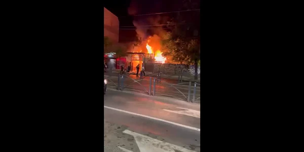 Incendiu puternic în București, în toiul nopții. Un restaurant și mai multe anexe au fost cuprinse de flăcări în Sectorul 2 FOTO captura video FB