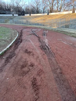 Așa arată singura pistă de atletism din Galați FOTO: N. Ciocan/FB