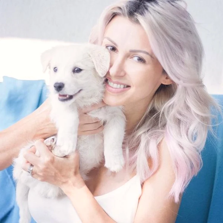 Andreea Bălan s-a pozat fără machiaj