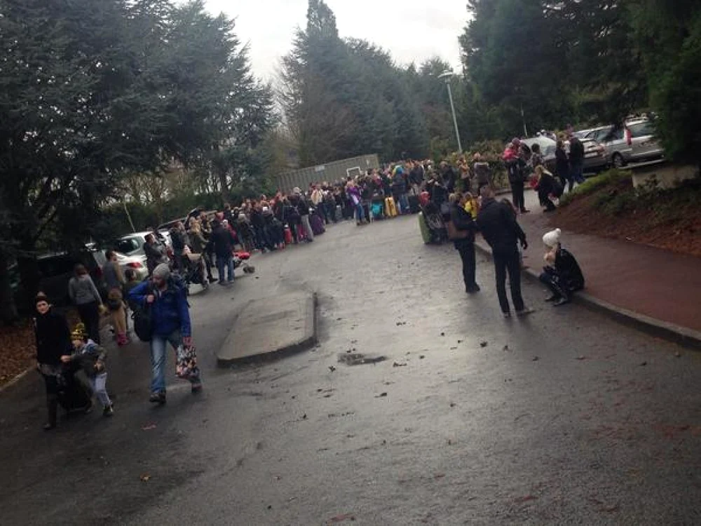 Atentat terorist în Franţa. Parcul Disneyland din Paris a fost, sâmbătă, parţial evacuat. FOTO Twitter
