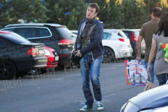 
    La peste 20 de grade,  Călin era îmbăcat  cu un hanorac gros... (Fotografii: CAPS)  