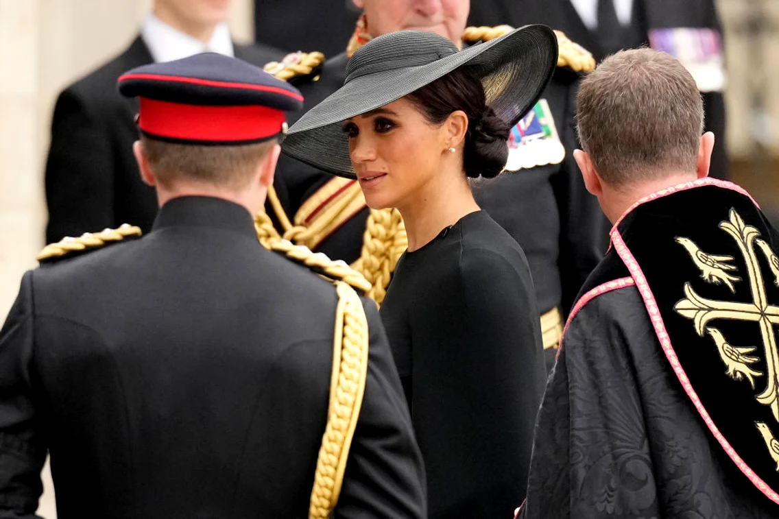 Meghan Markle, înaintea slujbei religioase, cu ochii înlăcrimați