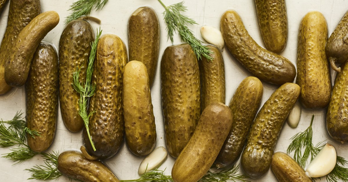 Rețeta tradițională pe care puțini români o știu! Cum pregătim ușor o mâncare delicioasă din castraveți murați