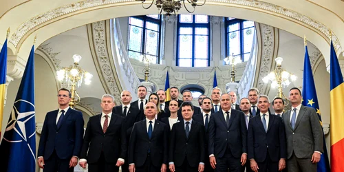 Miniștrii din Guvernul Bolojan și Nicușor Dan FOTO AFP