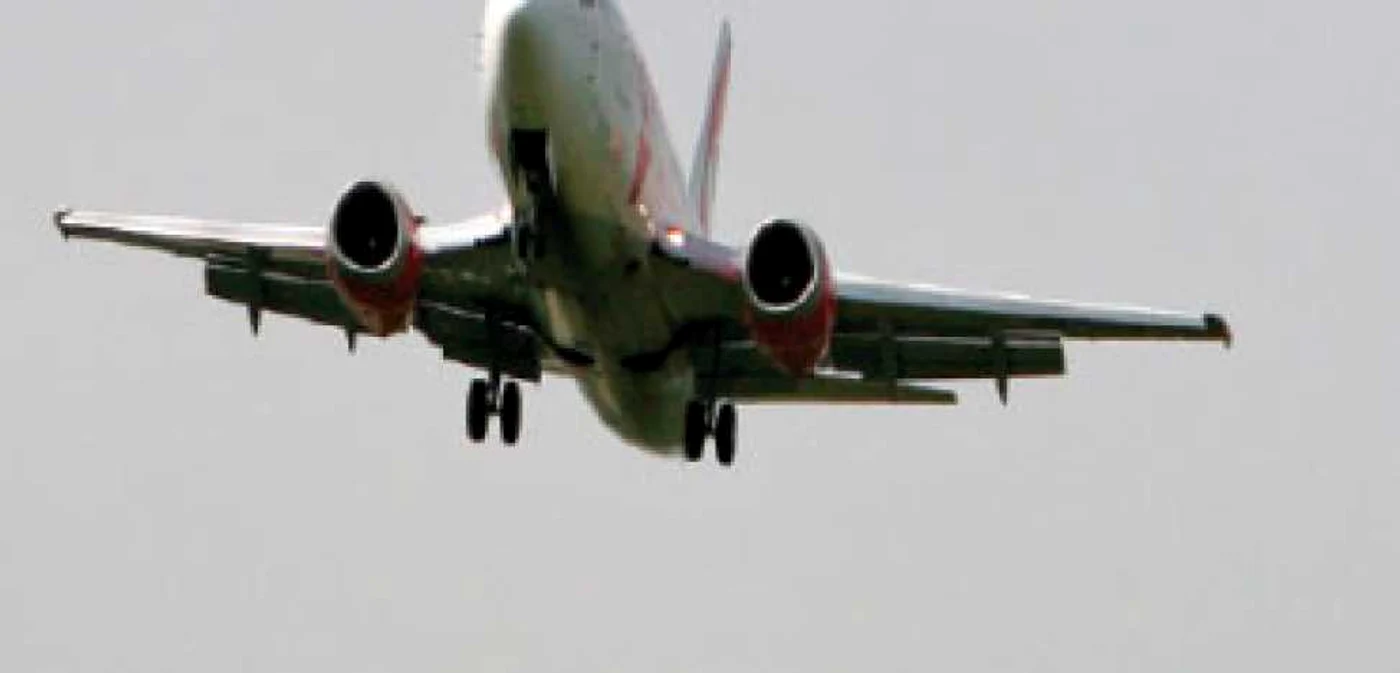 UE obligă companiile aeriene să reducă CO2