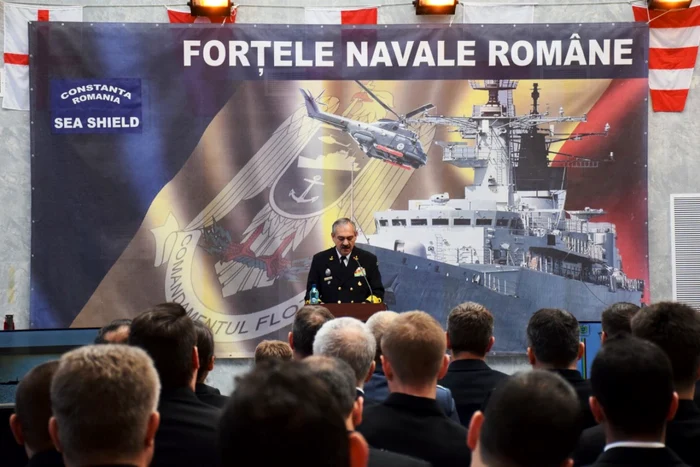 Viceamiral Alexandru Mîrşu la deschiderea unui mare exerciţiu militar care a avut loc pe Marea Neagră  FOTO Forţele Navale