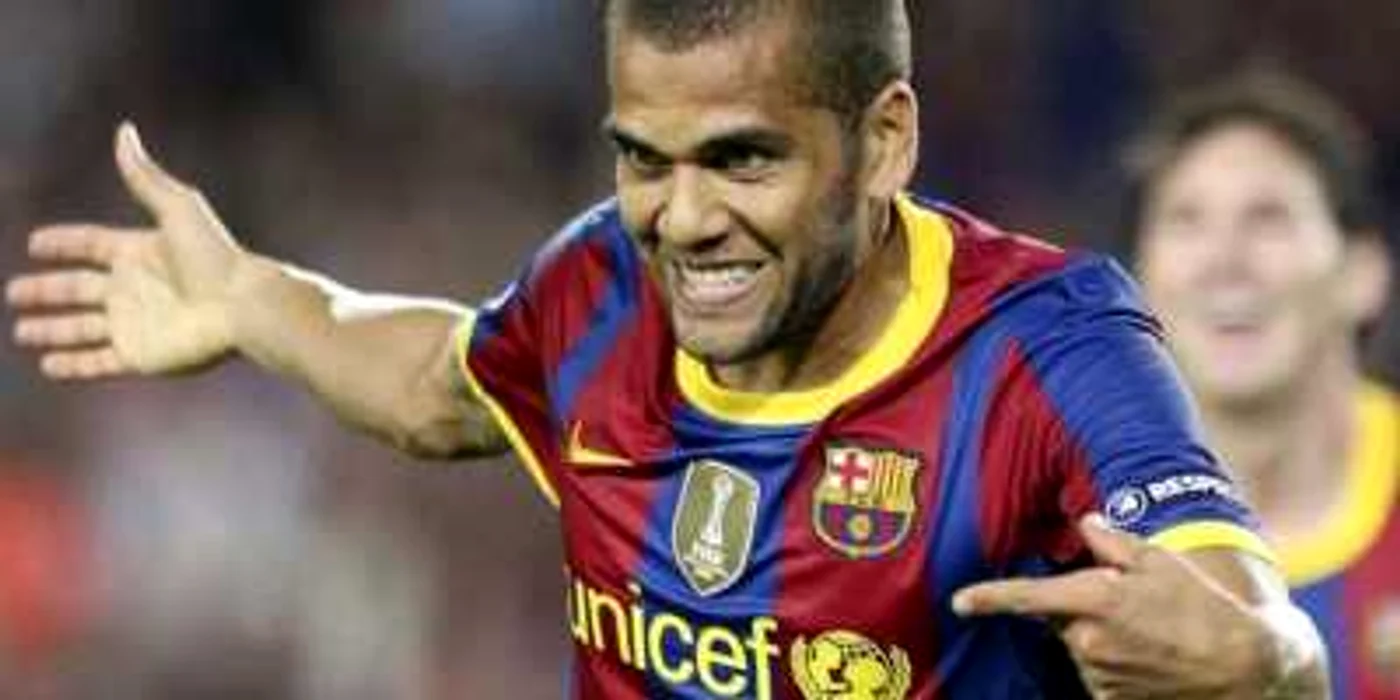 Daniel Alves este jucător de bază la FC Barcelona