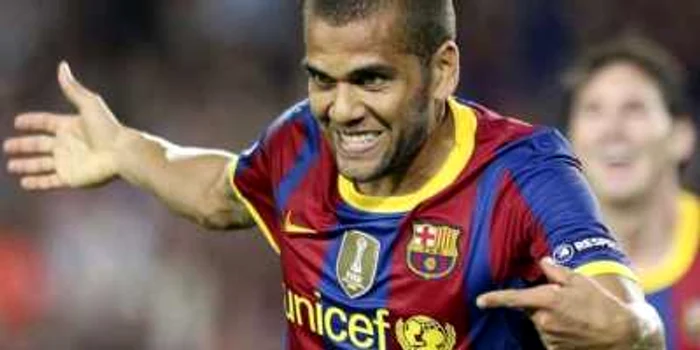 Daniel Alves este jucător de bază la FC Barcelona