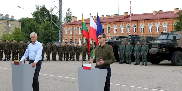 Nauseda si Morawiecki la baza militara din Suwalki FOTO EPA EFE jpg
