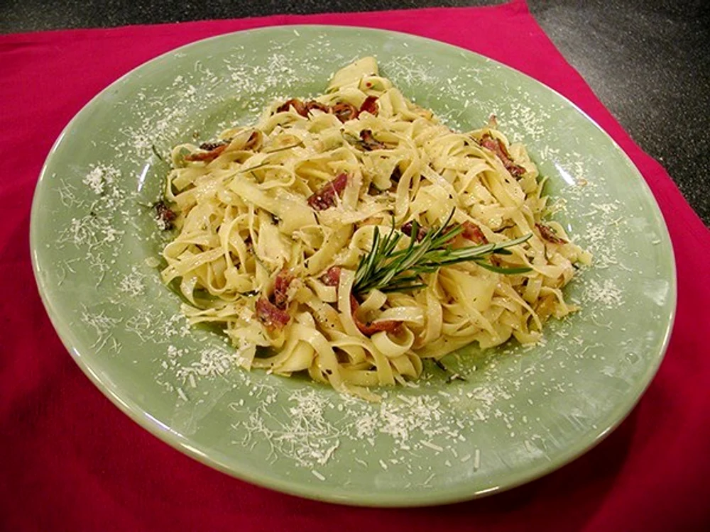 1 tagliatelle cu bacon si parmezan jpg jpeg