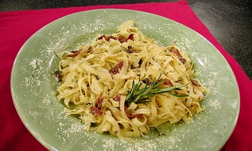 1 tagliatelle cu bacon si parmezan jpg jpeg