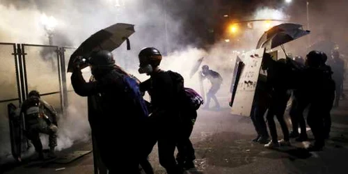 Confruntări între protestatari şi forţele de ordine în faţa tribunalului federal din Portland 27 IULIE 2020 FOTO EPA-EFE/DAVID SWANSON