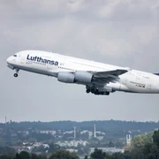 avion lufthansa shutterstock 2061678782 jpg
