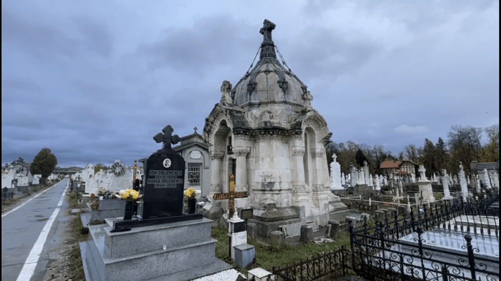 Cavouri din Craiova la prețul unei vile de lux. „De unde atâția bani? O s-ajungem să ne bage în gropi comune!”