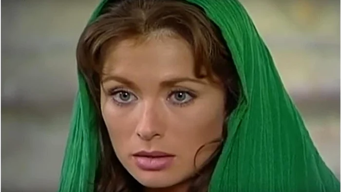 Leticia Calderon în Esmeralda