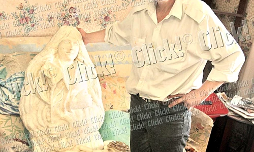 Statuia are 96 cm înălţime şi 62 cm  în diametru jpeg