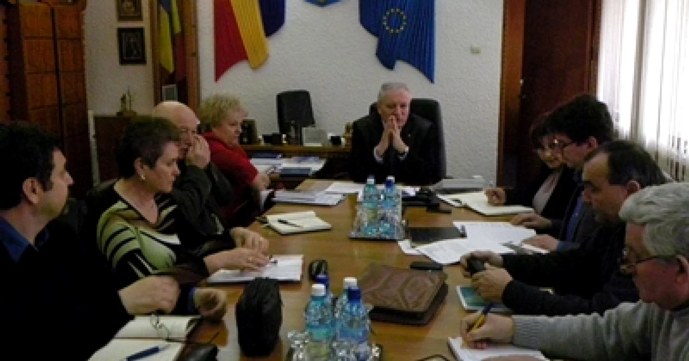 Cetăţenii se plâng că societatea le pune beţe în roate când vine vorba de demararea unor proiecte