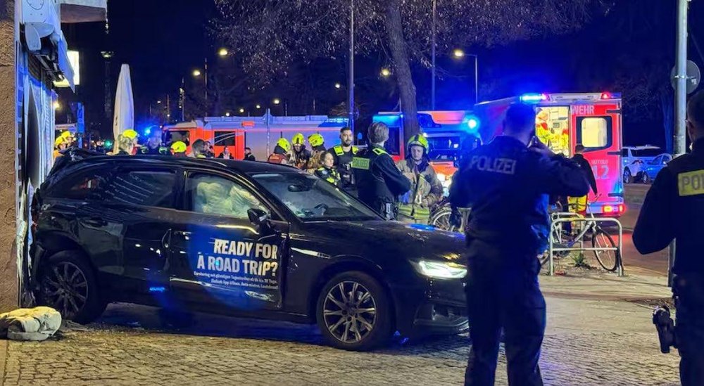 „Victime în masă” după ce o mașină a intrat în plin într-un grup de pietoni în Germania. Un polițist, printre răniți