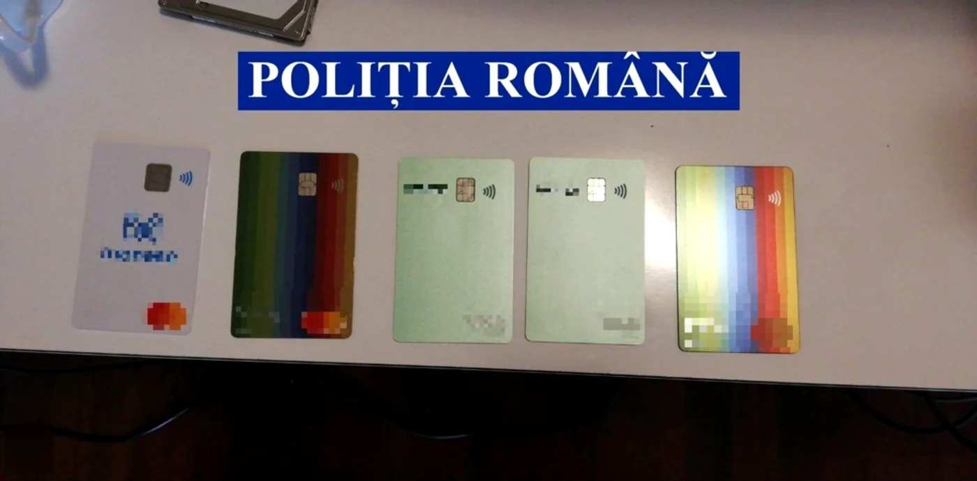 
    Carduri găsite în urma perchezițiilor   