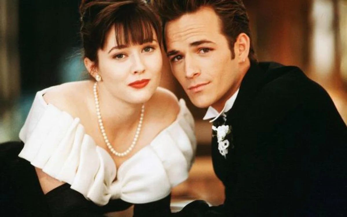 
    Shannen Doherty şi Luke Perry, în „Beverly Hills, 90210“  