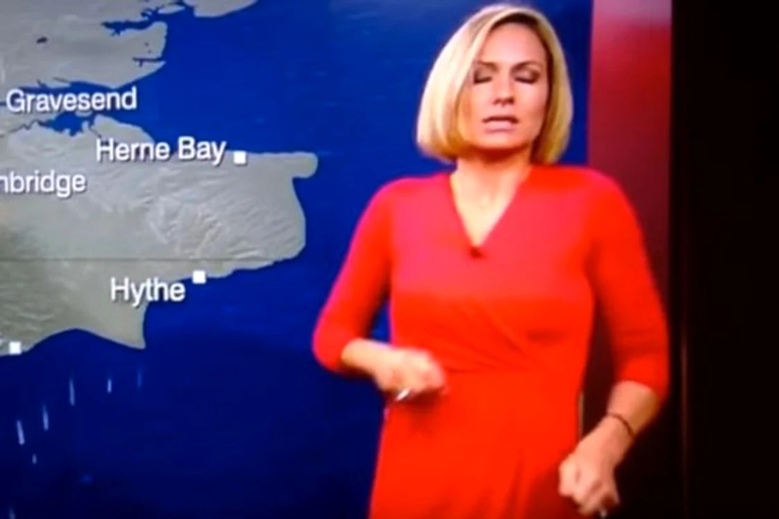 
    Rachel Mackey, prezentatoare TV pentru postul de televiziune BBC, a leșinat în directfoto: Arhiva Personală  